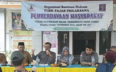 YLBH Fajar Tri Laksana Turun Gunung Ajak Warga Sidoraharjo Gresik Bijak Ber Medsos