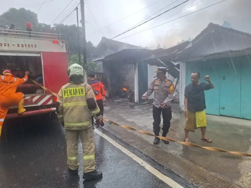Akibat konsleting Listrik, Rumah di Jember Hangus Terbakar