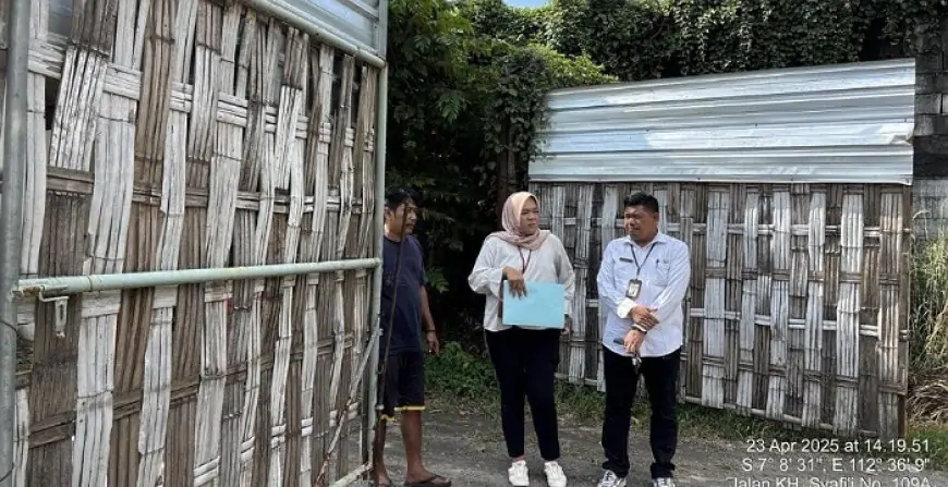 DLH Gresik Tinjau Gudang Pengolahan Solar, Terancam Sanksi Administratif