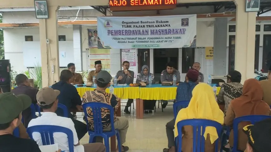 YLBH Fajar Tri Laksana Turun Gunung Ajak Warga Sidoraharjo Gresik Bijak Ber Medsos