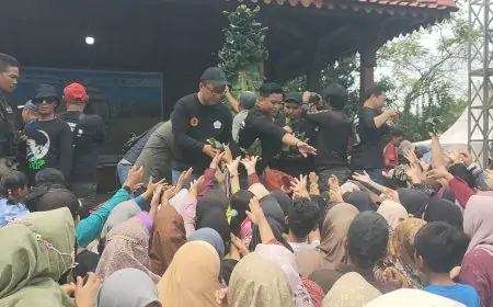 Membludak, Festival Tumpeng Nasi Krawu KWG 2025, 1000 Bungkus Ludes Diserbu Ribuan Warga