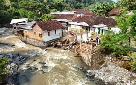 Korban Banjir di Mojo Terus Dicari, Mas Dhito Berharap Mbah Tekad Segera Ditemukan