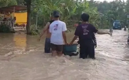 Ratusan Rumah di Gresik Diterjang Banjir Luapan Sungai Lamong