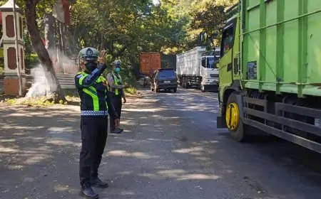 Jalur Pantura Situbondo Macet Akibat Proyek Perbaikan Pipa PLTU Paiton, Polisi Terapkan Buka-Tutup Arus Lalu Lintas