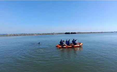 Tingkatkan Profesionalisme, Satpolairud Polres Situbondo Gelar Latihan di Pantai Pasir Putih