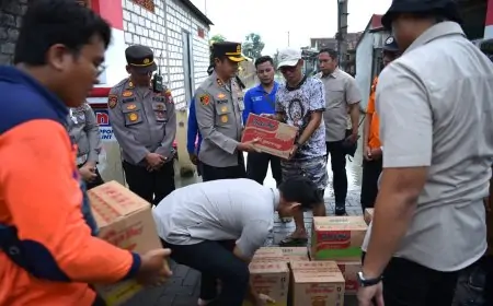 Kapolres Gresik Salurkan Bantuan Sosial Korban Banjir