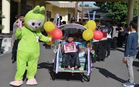 Rayakan Hari Bhayangkara ke-79, Polres Situbondo Gelar Khitan Gratis dengan Arak-Arakan Becak Hias