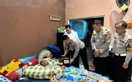 Polres Gresik Jenguk Anggota  Polri  Sakit