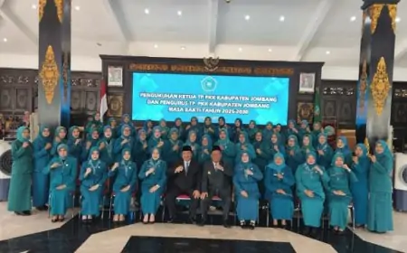 Bupati Kukuhkan TP PKK Kabupaten Jombang 2025-2030 dan Kunjungan ke Kampung Si Besut