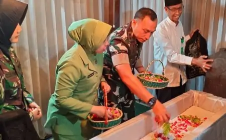 Tugas Perdana di Kota Santri, Dandim 0817/Gresik Ziarah Makam Sunan Giri dan Maulana Malik Ibrahim