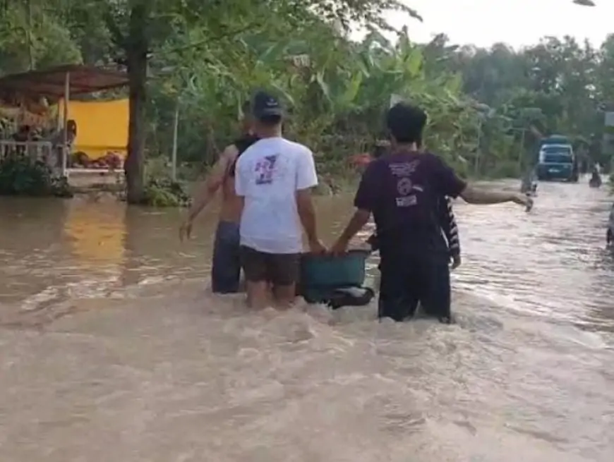 Ratusan Rumah di Gresik Diterjang Banjir Luapan Sungai Lamong