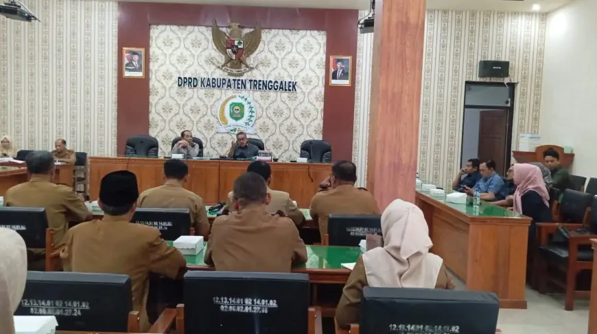 Komisi IV DPRD Trenggalek Bahas Strategi Pemerataan Mutu Pendidikan Lewat Hearing SPMB