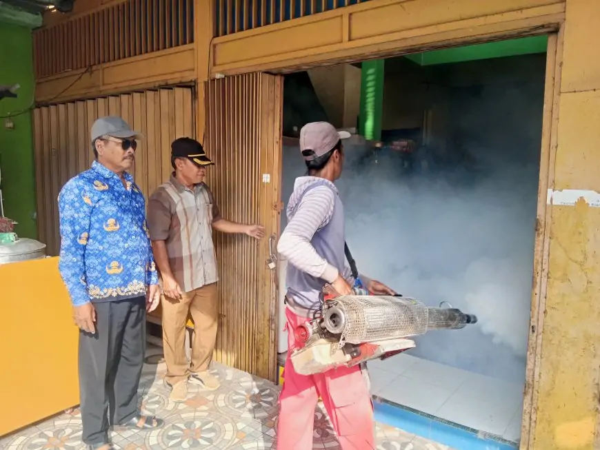 Belasan Warga Terserang DBD, Pemdes Tambakrejo Gerak Cepat Lakukan Fogging