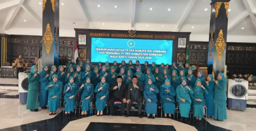 Bupati Kukuhkan TP PKK Kabupaten Jombang 2025-2030 dan Kunjungan ke Kampung Si Besut