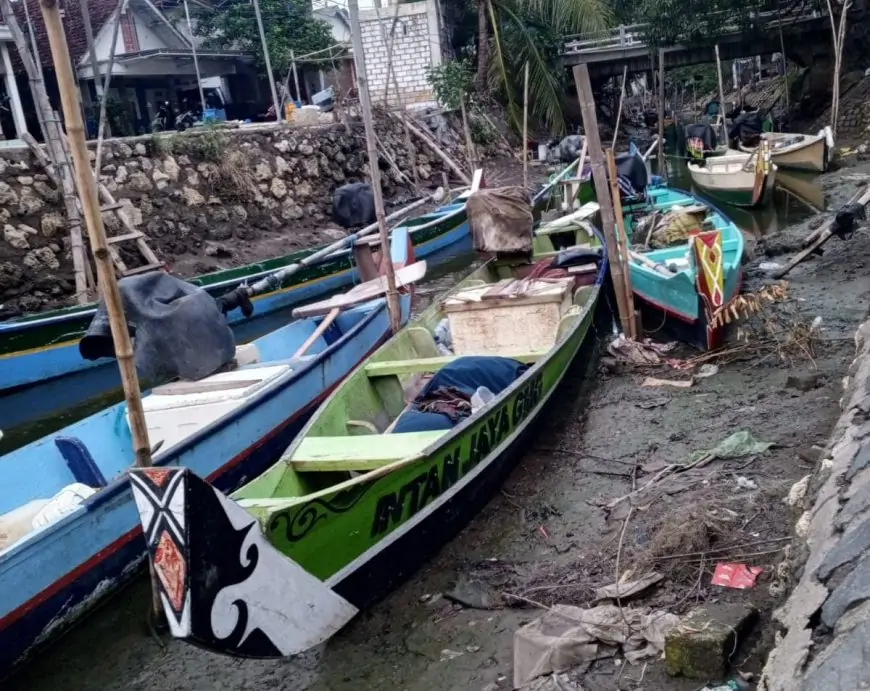 Potret Sungai Akses Utama Nelayan  Melaut Butuh Normalisasi