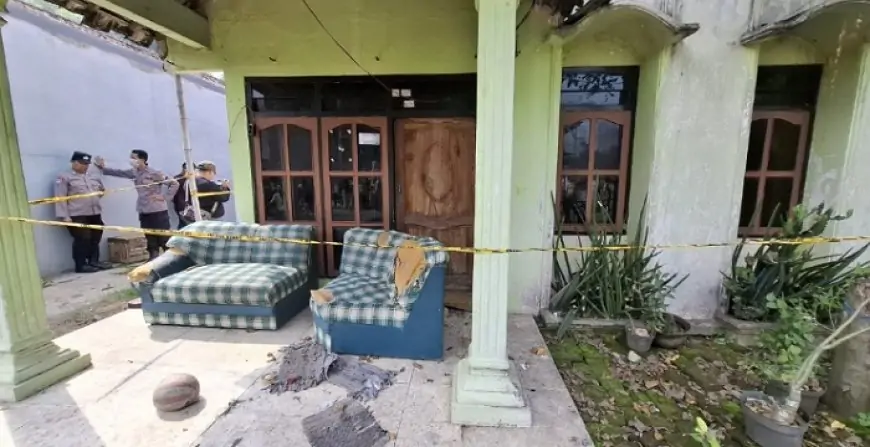 Warga Temukan Jasad Pria Membusuk di Rumah Kontrakan Jombang