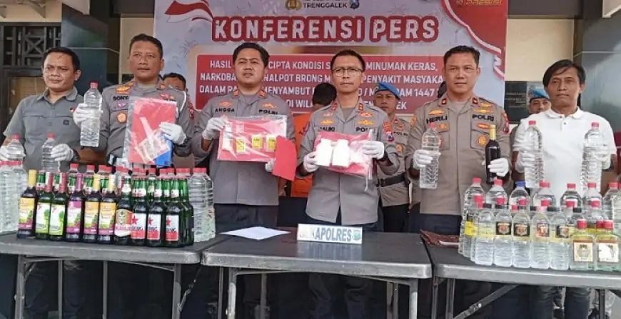 Polres Trenggalek Gencarkan Razia Jelang Suro, Ungkap Kasus Narkoba dan Sita Ratusan Botol Miras