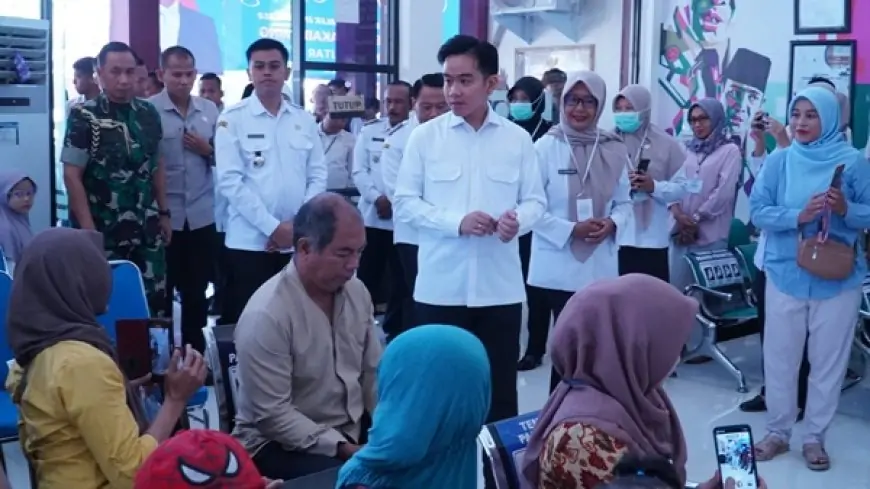 Wapres Gibran Tinjau Langsung Layanan Kesehatan Gratis di Blitar