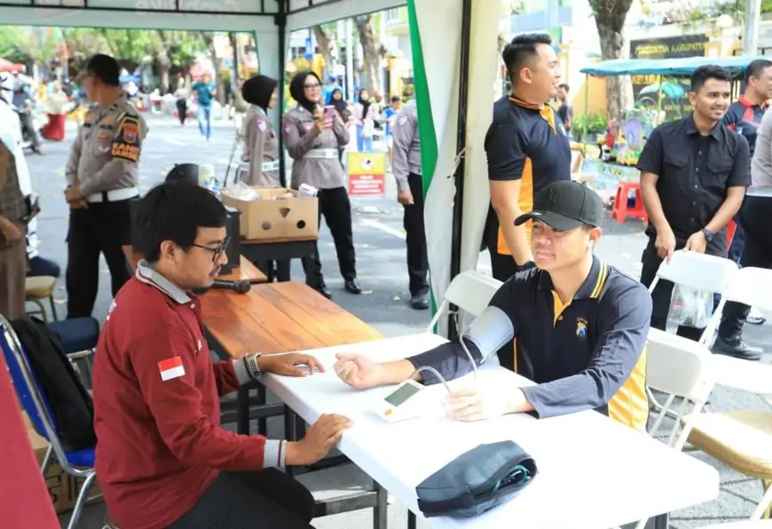 Peduli Kesehatan, Polres Gresik Beri Pelayanan Gratis  di Acara CFD