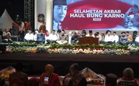 Kenduri Rakyat di Jantung Blitar: Ribuan Tumpeng, Satu Api Bung Karno yang Tak Padam