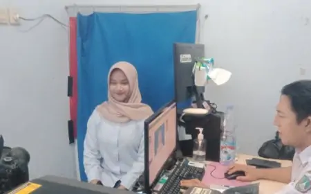 Liburan Sekolah, Pelajar Jombang Antusias Urus KTP Elektronik