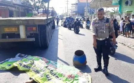 Tragis, Gagal Mendahului, seorang Wanita di Gresik Terlintas Truk