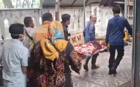 Heboh Nenek Peziarah Pingsan Terkunci di Toilet Umum