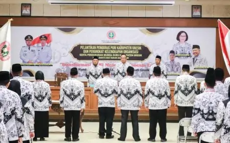 PGRI Gresik Resmi Dilantik, Gus Yani Tekankan Komitmen Pendidikan Menuju Generasi Emas 2045
