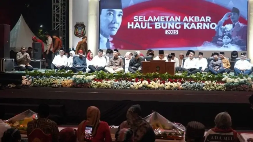 Kenduri Rakyat di Jantung Blitar: Ribuan Tumpeng, Satu Api Bung Karno yang Tak Padam