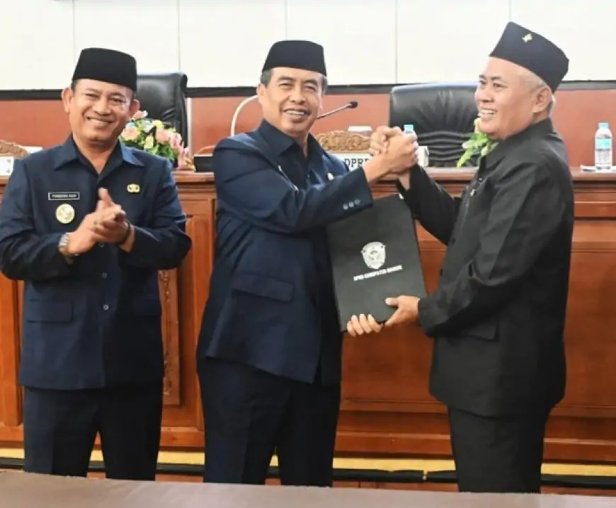 Paripurna Bahas Tiga Agenda Penting, Bupati dan DPRD Kabupaten Madiun Teken Dua Raperda Strategis 