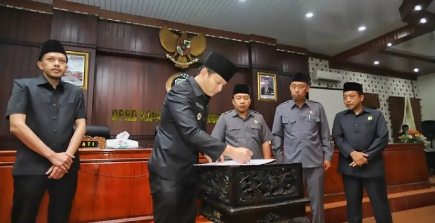 DPRD Trenggalek Sahkan RPJMD dan LPJ Bupati 2024 Jadi Perda