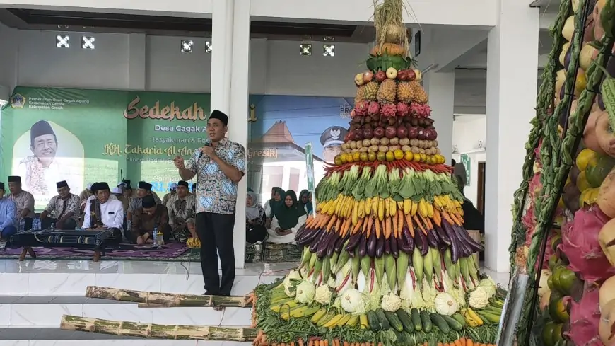 Warga Cagakagung Gelar Tradisi Kirab Lima Tumpeng  Raksasa