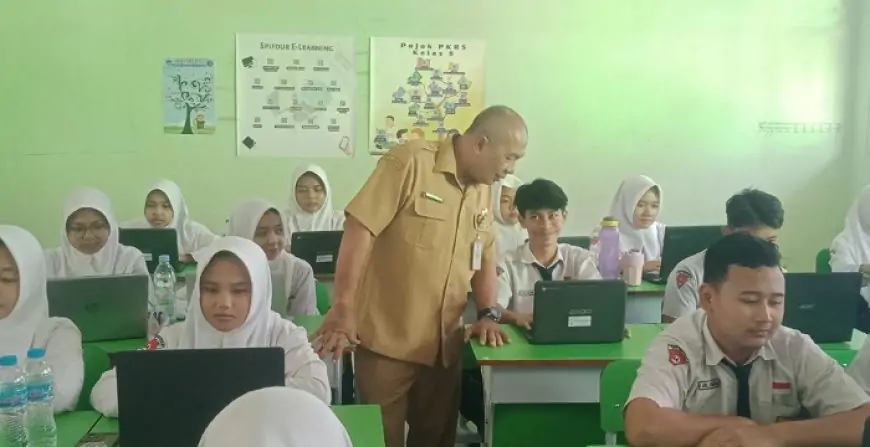 Membanggakan SMP Negeri 4 Jombang: Inovasi Pembelajaran Digital dengan Chromebook