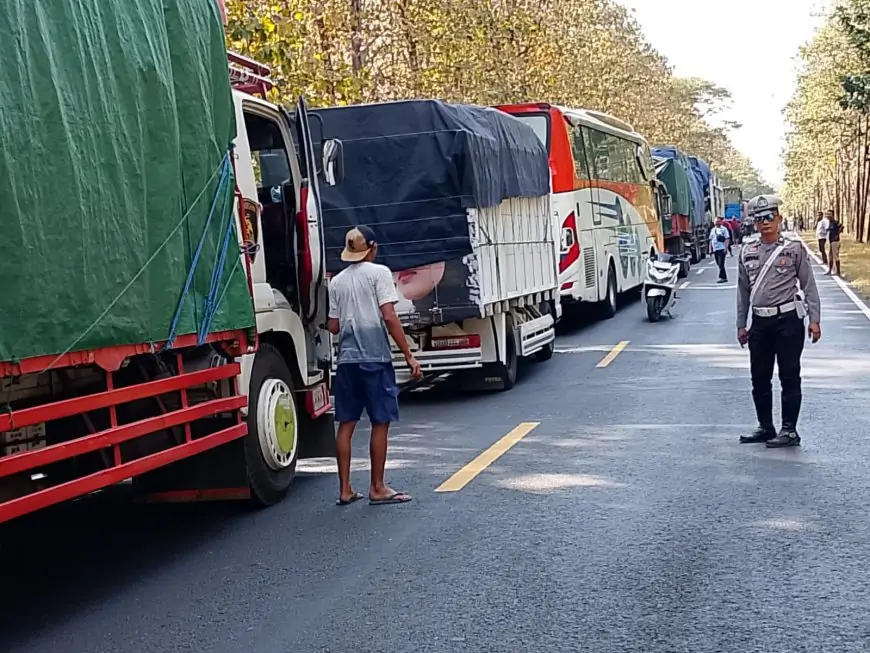 Kemacetan 9 Kilometer di Baluran, Dampak Antrean Mengular di Pelabuhan Ketapang