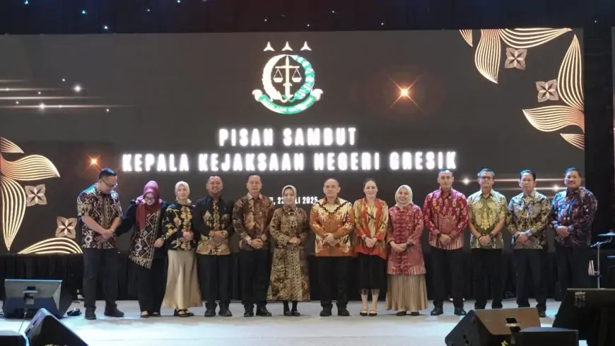 Pisah Sambut Kajari Gresik Penuh Haru, Bupati Apresiasi Sinergi dan Dedikasi Pejabat Lama