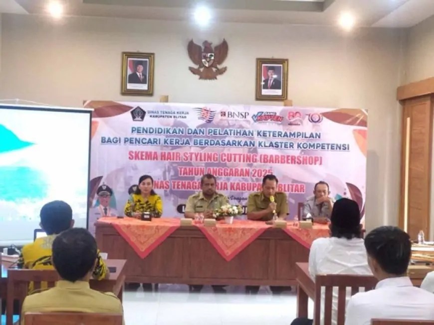 Disnaker Kabupaten Blitar Gandeng Generasi Muda Hadapi Era AI lewat Sertifikasi Barbershop