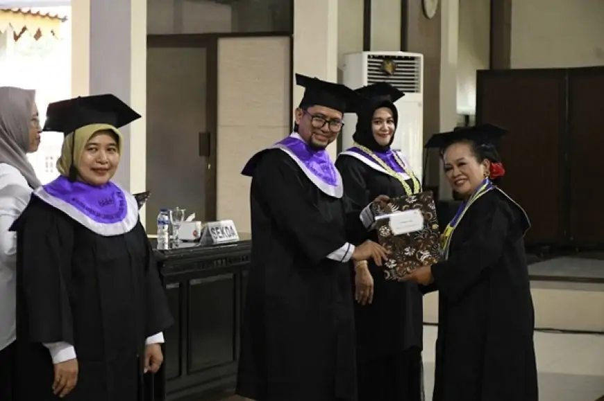 Wisuda 40 Lansia Lintas Agama dan Etnis di Bondowoso