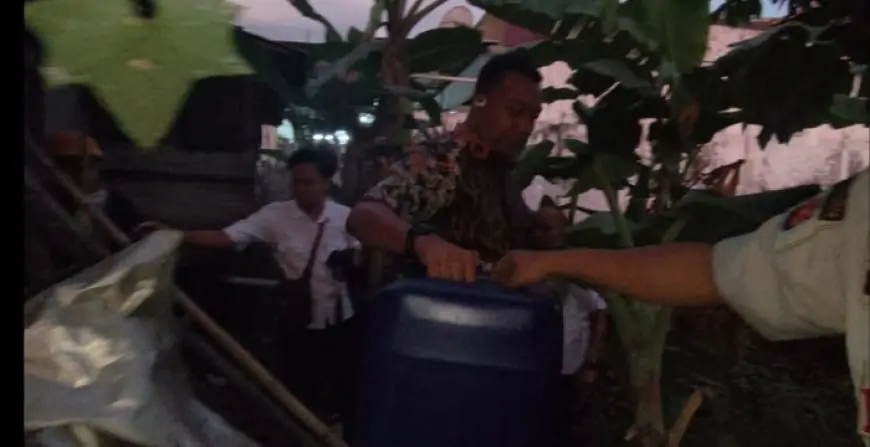 Bupati Situbondo Bongkar Penimbunan BBM, Puluhan Jeriken dan Motor Pengimbal Ditemukan