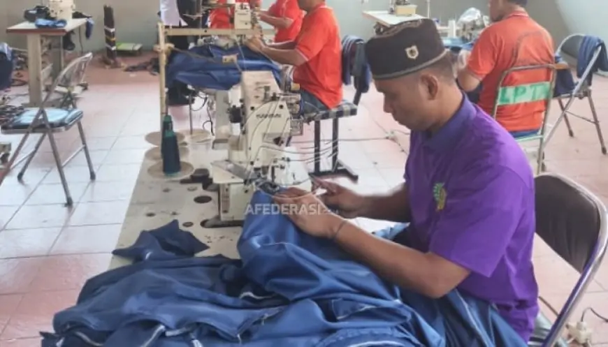 Ratusan Celemek MBG Dijahit Warga Binaan, Lapas Tulungagung Gencarkan Pelatihan Keterampilan Konveksi