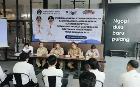 Disnaker Blitar Cetak MUA Bersertifikat Lewat DBHCHT 2025