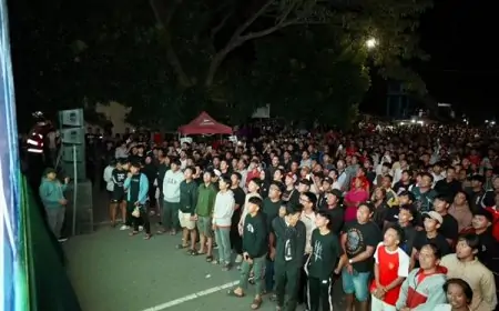 Takbir Warga Kediri Iringi Kemenangan Timnas Indonesia saat Nobar yang Digelar Mas Dhito