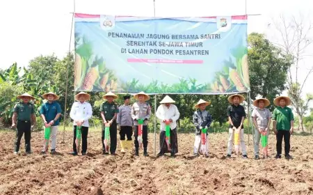 Sinergi Bersama Santri, Polres Gresik Tanam Jagung Serentak Dukung Ketahanan Pangan