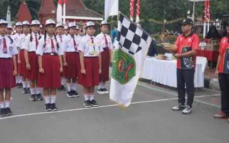 Semarak HUT Ke-80 Kemerdekaan RI, Sekda Trenggalek Buka Kegiatan Lomba Gerak Jalan Pelajar Tingkat SD