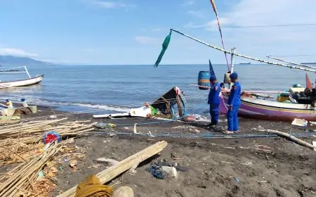 Ombak Setinggi 4 Meter Hantam Kalbut, 13 Perahu Nelayan Situbondo Rusak Parah