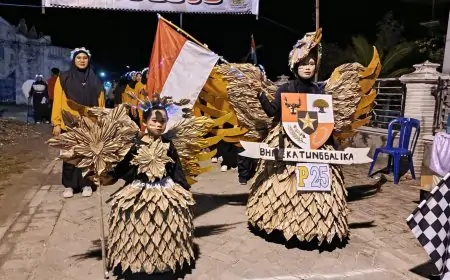 Dari Peri Hingga Tentara Veteran, Gerak Jalan Pangkah Kulon Gresik Pukau Warga