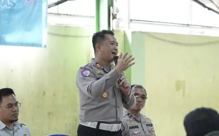 Polantas Menyapa Ajak Warga Sukorejo Gresik Tertib Berlalu lintas
