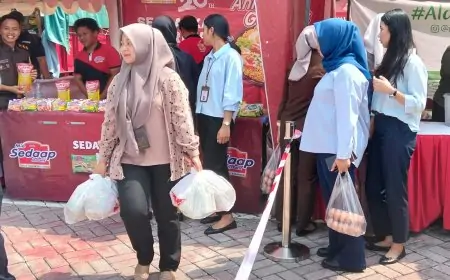 3000 Paket Sembako Kejari Ludes Diserbu Warga