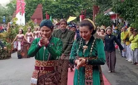 Kirab Pusaka Warnai Hari Jadi ke-831 Trenggalek, Warga Tumpah Ruah Sepanjang Jalan