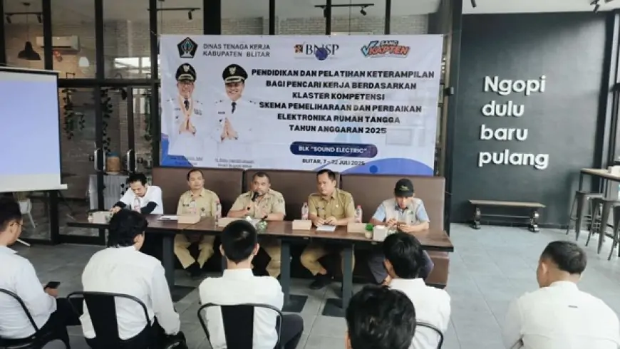 Disnaker Blitar Cetak MUA Bersertifikat Lewat DBHCHT 2025