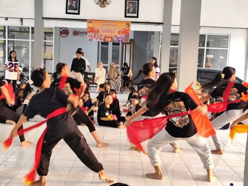 Lewat Garasi UMKM yang Didirikan Mas Dhito, Meril Kenalkan Seni Tari ke Wisatawan Asing